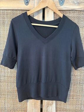 Athleta v-neck top